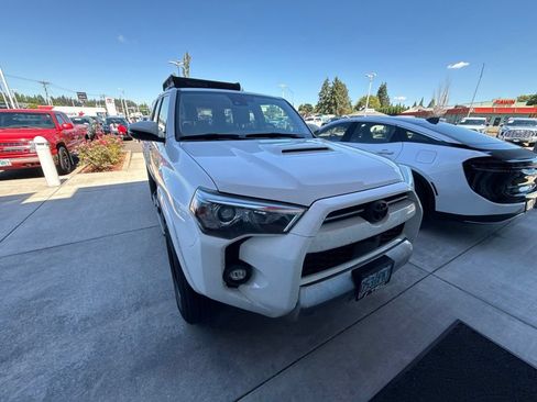 Used 2023 Toyota 4Runner TRD Off-Road Premium w/ Off Road Premium Plus Package AWD/4WD image 3