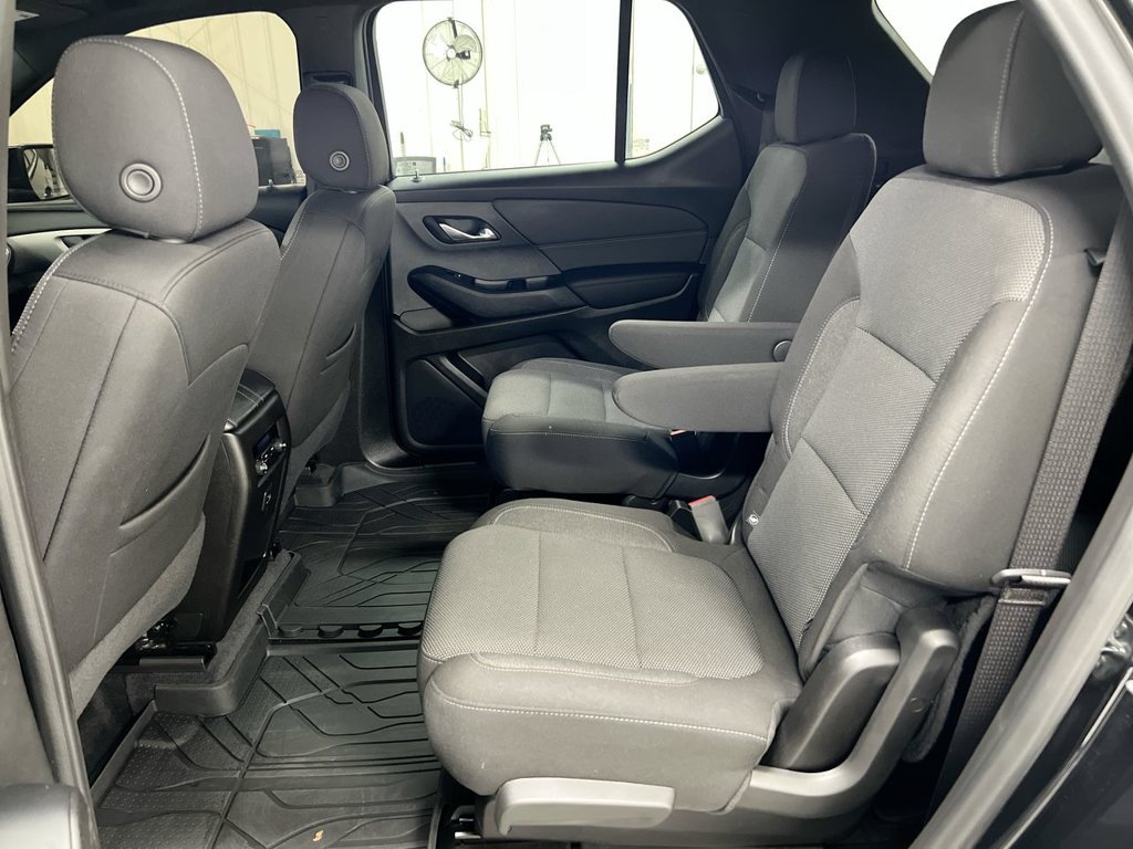 Used 2022 Chevrolet Traverse LT FWD image 22