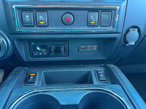 Used 2019 Nissan Titan SV w/ SV Convenience Package image 20