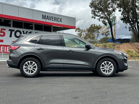 Used 2020 Ford Escape SE image 6