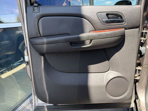 Used 2014 GMC Yukon XL SLT AWD/4WD image 21
