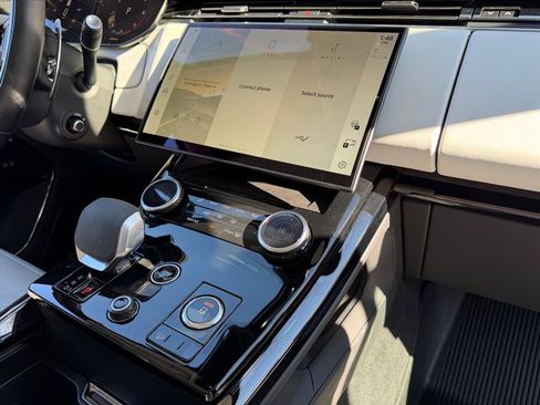 Used 2023 Land Rover Range Rover Sport SE image 25