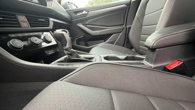 Used 2024 Volkswagen Jetta SE FWD image 26
