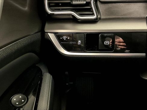 Used 2024 Kia Sportage EX image 15