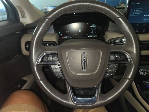 Used 2022 Lincoln Nautilus FWD w/ Premium Package image 14