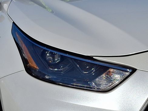 Certified 2023 Toyota Highlander LE image 10