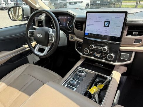 Used 2024 Ford Expedition Limited AWD/4WD image 18