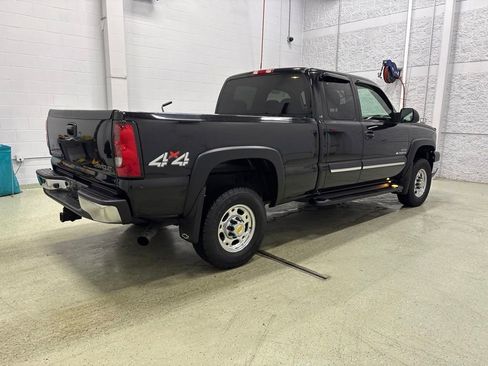 Used 2004 Chevrolet Silverado 2500 LS w/ Heavy-Duty Power Package AWD/4WD image 4