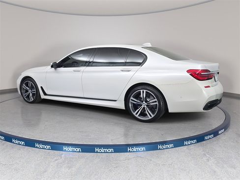 Used 2017 BMW 750i image 4