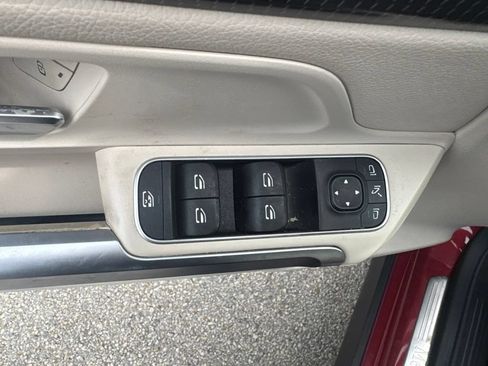 Used 2021 Mercedes-Benz GLB 250 4MATIC image 25