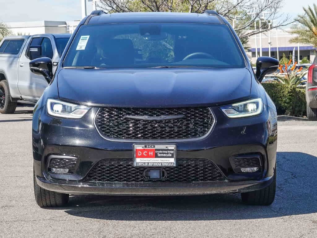 Used 2025 Chrysler Pacifica Limited FWD image 2