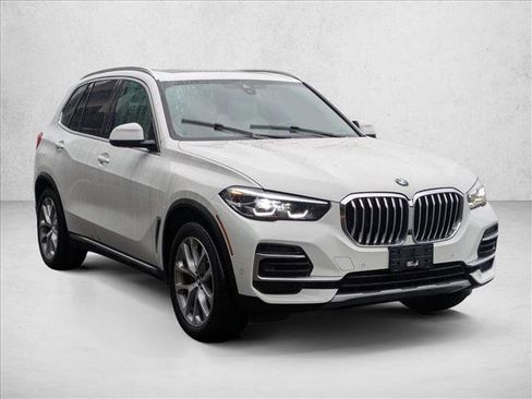 Used 2022 BMW X5 xDrive40i w/ Parking Assistance Package image 3