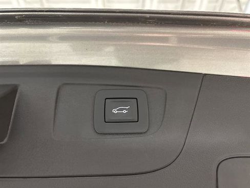 Used 2018 Buick Regal Essence w/ Driver Confidence Package #1 image 29