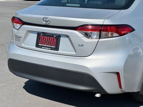 Used 2025 Toyota Corolla LE FWD image 33