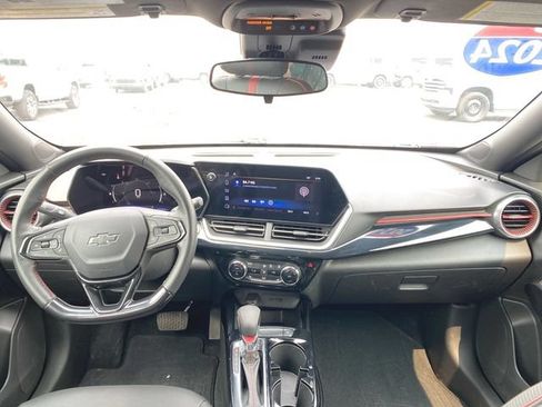 Used 2024 Chevrolet Trax RS FWD image 19