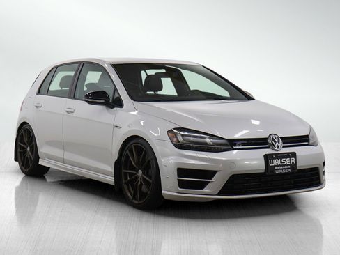 Used 2017 Volkswagen Golf R 4-Door image 7
