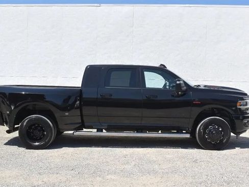 Used 2023 RAM 3500 Laramie AWD/4WD image 6