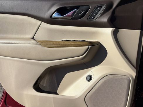 Used 2018 GMC Acadia Denali w/ Technology Package image 12