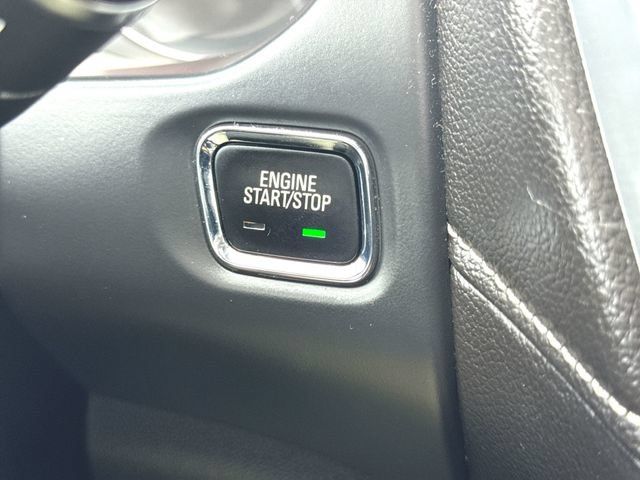 Used 2021 GMC Acadia SLE w/ Driver Convenience Package FWD image 17