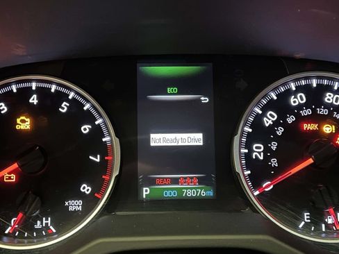 Used 2021 Toyota RAV4 LE AWD/4WD image 16