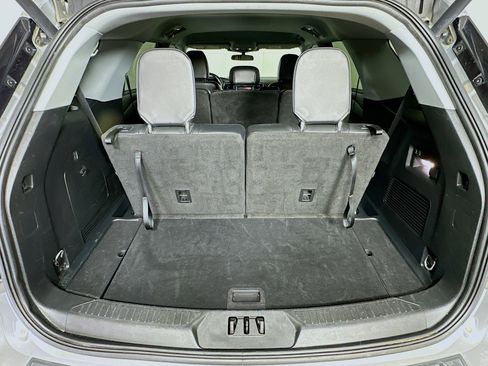 Used 2024 Ford Explorer XLT w/ Equipment Group 202A image 28