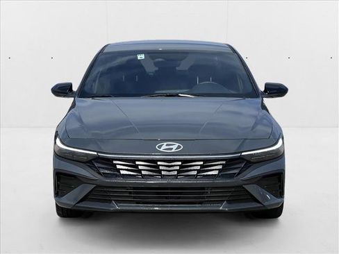 New 2025 Hyundai Elantra SEL image 5
