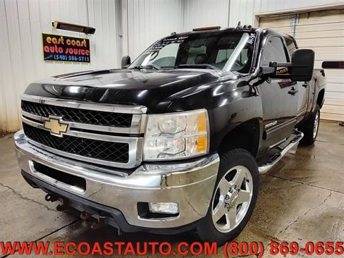 Used 2011 Chevrolet Silverado 2500 LT w/ Interior Plus Package AWD/4WD image 4