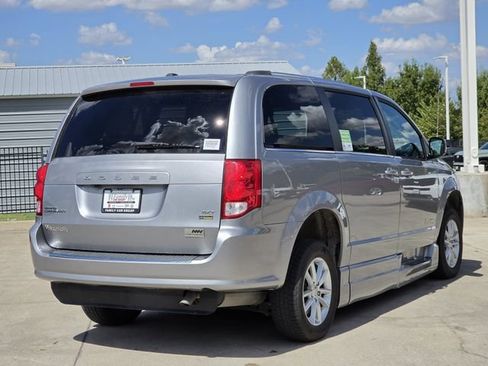Used 2019 Dodge Grand Caravan SXT FWD image 4