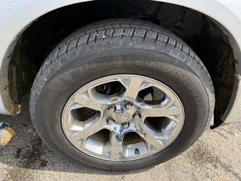 Used 2017 RAM 1500 Laramie w/ Convenience Group AWD/4WD image 18
