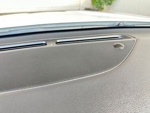 Used 2025 Genesis G70 2.5T image 18