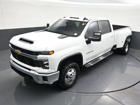 Used 2024 Chevrolet Silverado 3500 LT w/ Convenience Package AWD/4WD image 15