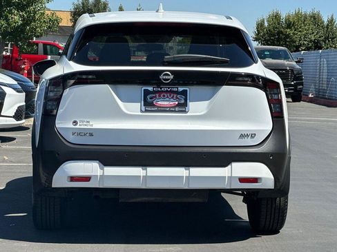 Used 2025 Nissan Kicks SV AWD/4WD image 5