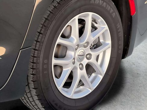 Used 2022 Chrysler Pacifica Touring-L FWD image 39