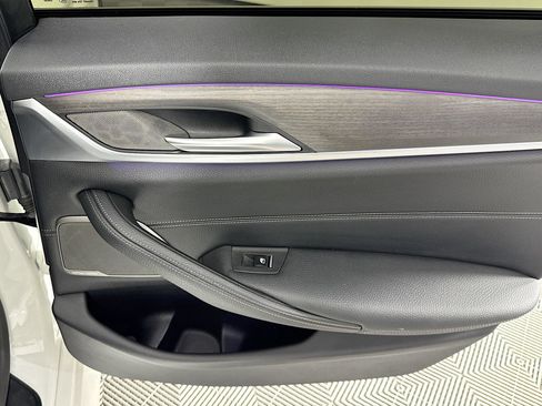 Used 2023 BMW 530e w/ M Sport Package image 27