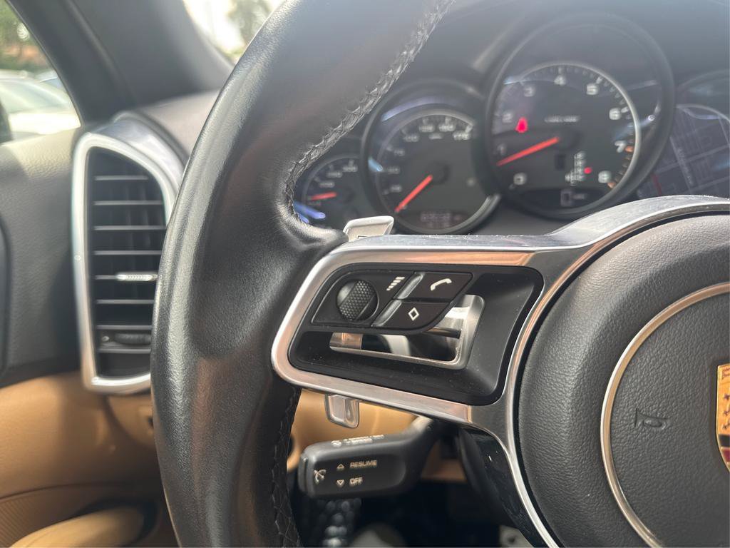 Used 2016 Porsche Cayenne w/ Premium Package AWD/4WD image 23