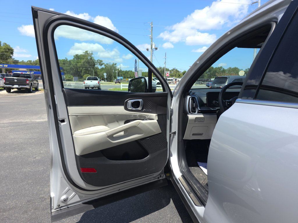 Used 2025 Kia Sorento SX Prestige AWD/4WD image 9