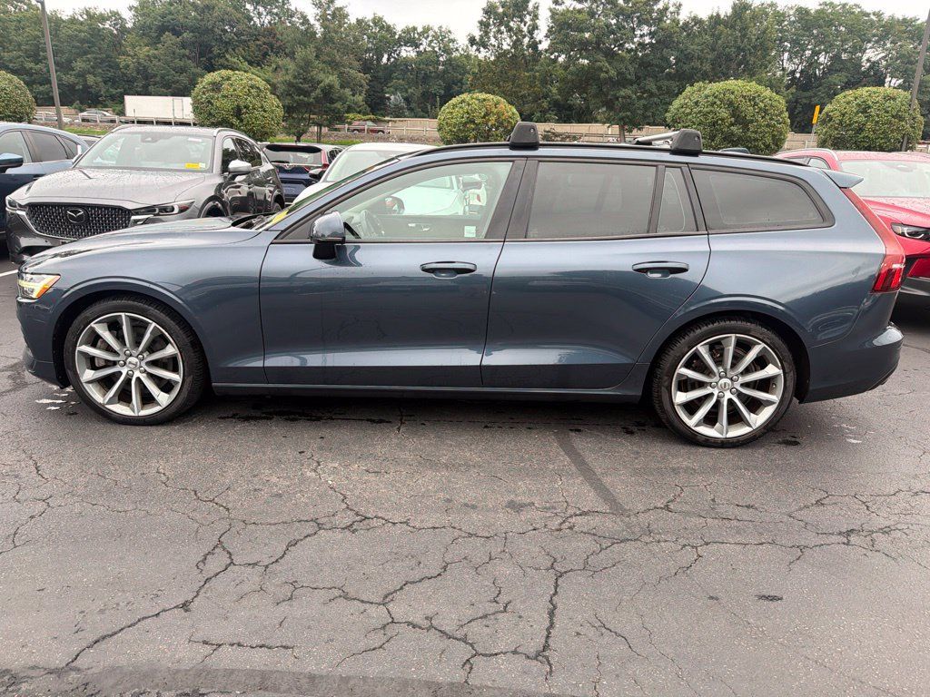 Used 2019 Volvo V60 T6 Momentum AWD/4WD image 3
