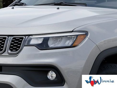 New 2026 Jeep Compass Latitude image 11