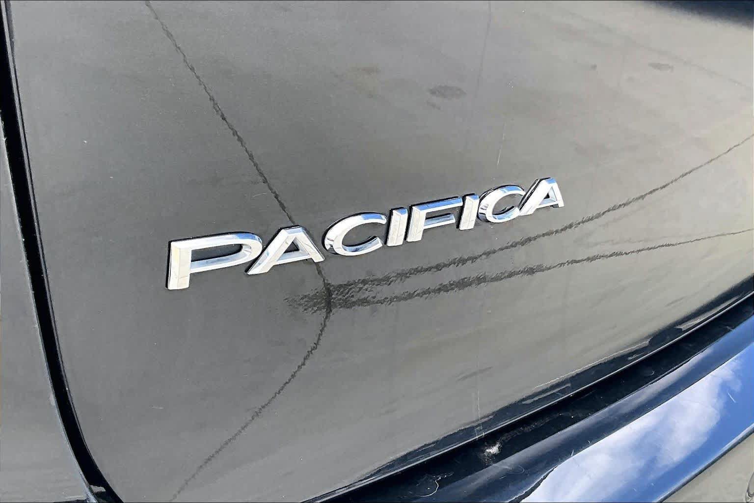 Used 2023 Chrysler Pacifica Touring-L FWD image 29