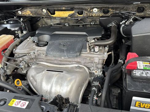 Used 2018 Toyota RAV4 XLE image 28