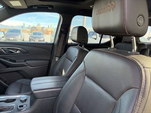 Used 2023 Chevrolet Traverse High Country image 9