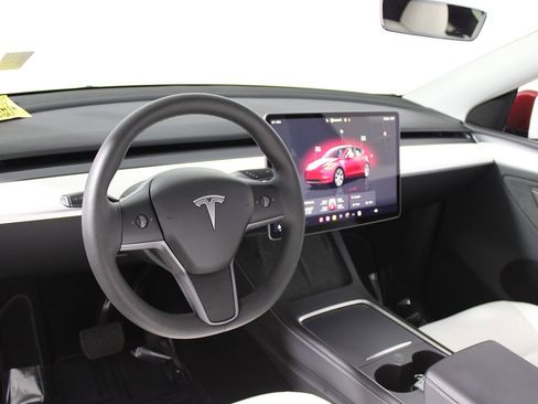 Used 2024 Tesla Model Y Long Range AWD/4WD image 7