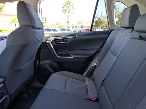 Used 2021 Toyota RAV4 XLE image 19