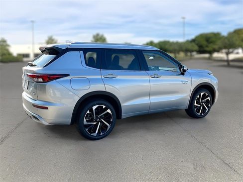 New 2025 Mitsubishi Outlander SEL image 7