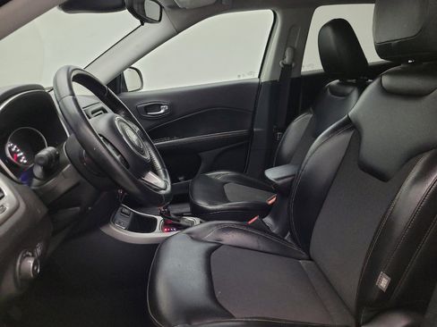 Used 2018 Jeep Compass Latitude FWD image 17