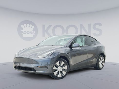 Used 2023 Tesla Model Y Long Range image 1
