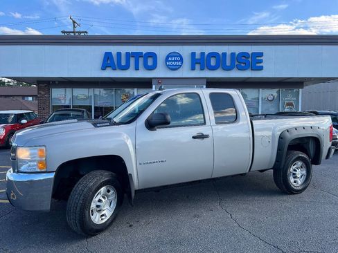 Used 2009 Chevrolet Silverado 2500 LT w/ Interior Plus Package AWD/4WD image 7