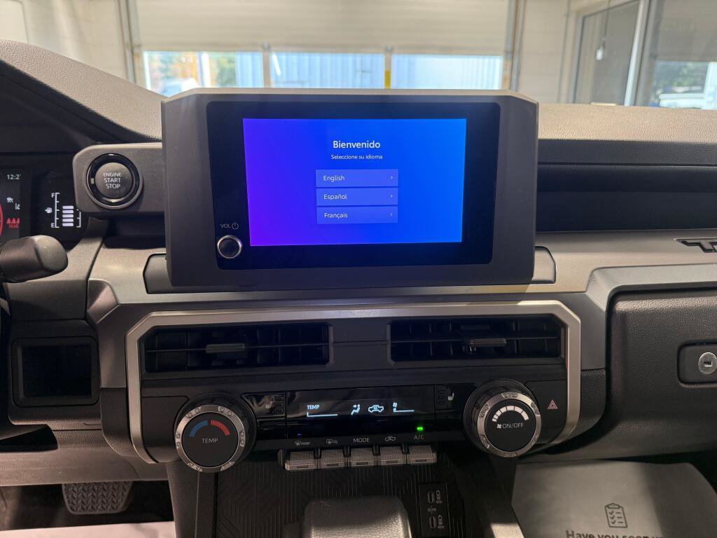 Certified 2025 Toyota Tacoma SR5 AWD/4WD image 30