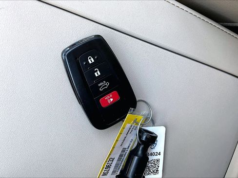 Used 2022 Toyota Highlander Limited AWD/4WD image 15