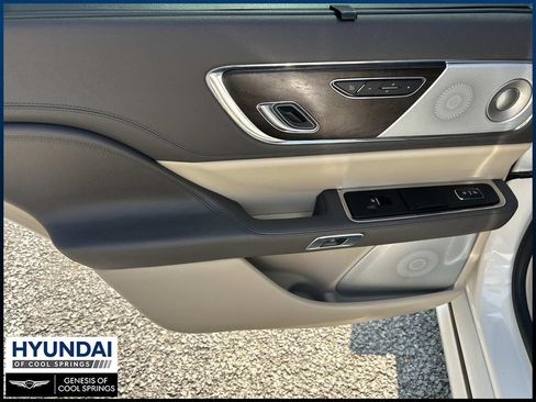 Used 2018 Lincoln Continental Reserve w/ Rear-seat Package AWD/4WD image 22